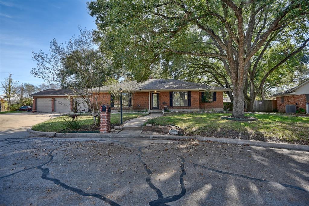 1604 Reimer Street, Brenham, Texas image 2