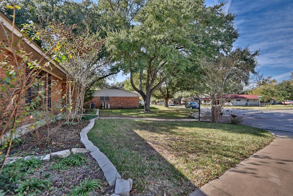 1604 Reimer Street, Brenham, Texas image 4