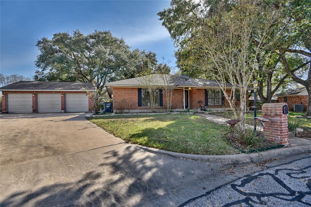 1604 Reimer Street, Brenham, Texas image 1