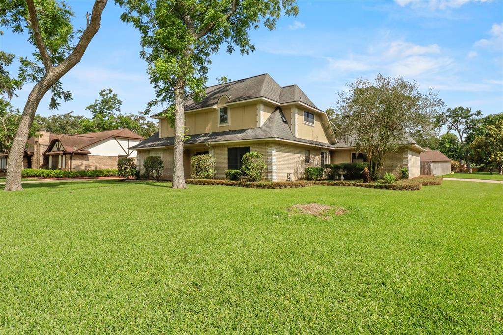 52 Hollyhock Court, Lake Jackson, Texas image 1
