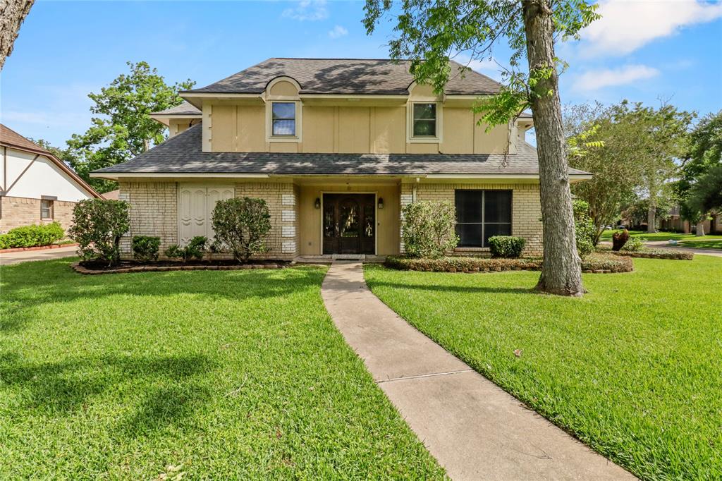52 Hollyhock Court, Lake Jackson, Texas image 2