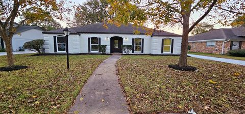 Photo of 18630 Prince William Lane, Houston, TX 77058 (MLS # 35067202)