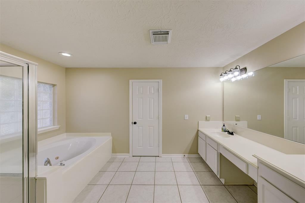 4414 Running Pine Drive, League City, Texas image 35