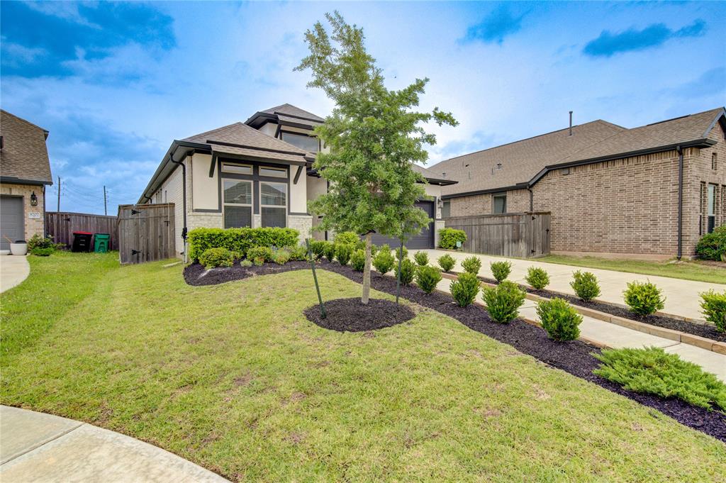 8711 Fox Trail Drive, Missouri City, Texas image 3