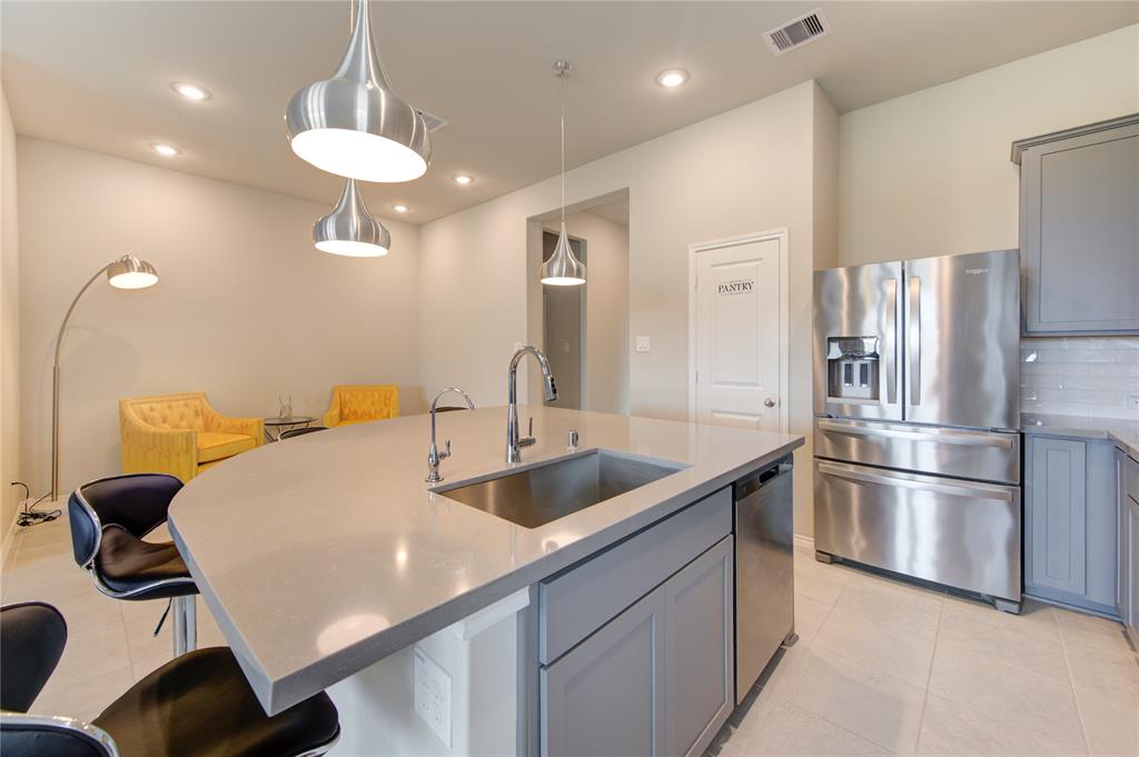 8711 Fox Trail Drive, Missouri City, Texas image 22