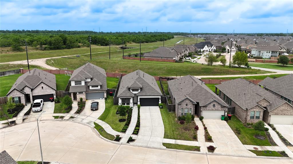 8711 Fox Trail Drive, Missouri City, Texas image 43