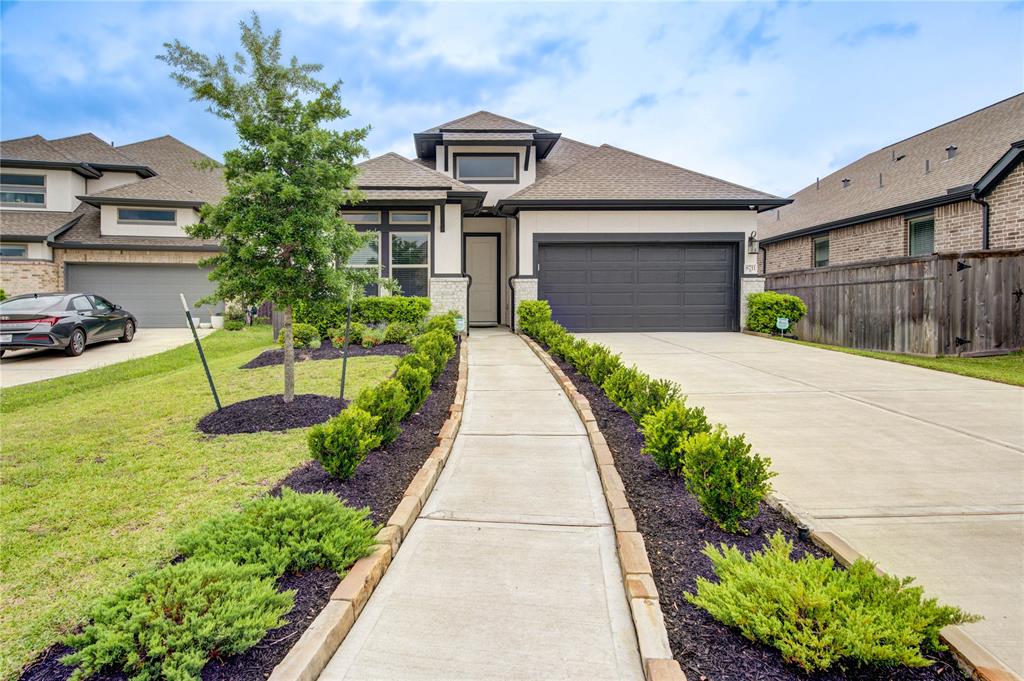 8711 Fox Trail Drive, Missouri City, Texas image 2