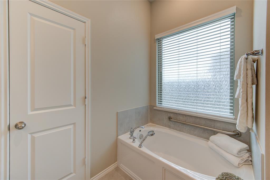 8711 Fox Trail Drive, Missouri City, Texas image 36