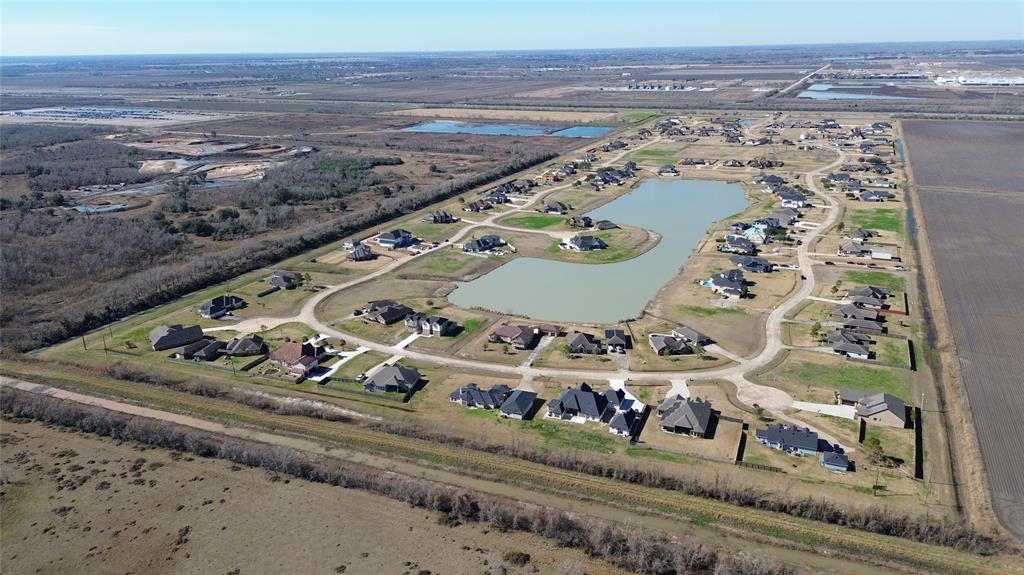 3911 S Shore Drive, Rosharon, Texas image 10