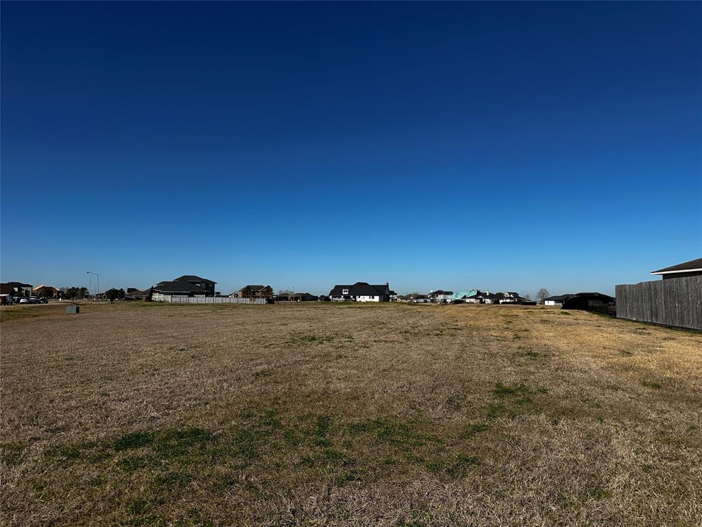3911 S Shore Drive, Rosharon, Texas image 6