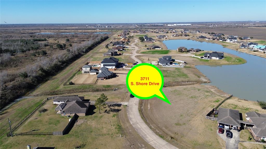 3911 S Shore Drive, Rosharon, Texas image 2