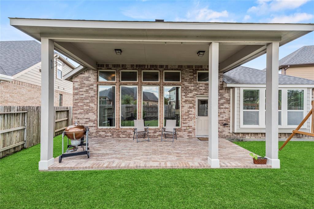 18810 Peachleaf Willow Trace, Cypress, Texas image 32