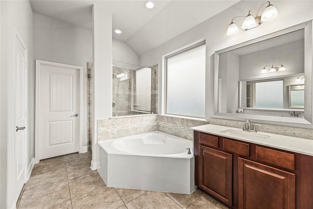 18810 Peachleaf Willow Trace, Cypress, Texas image 25