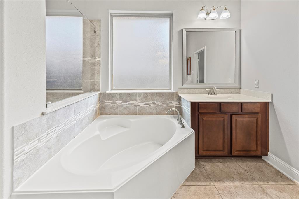 18810 Peachleaf Willow Trace, Cypress, Texas image 26