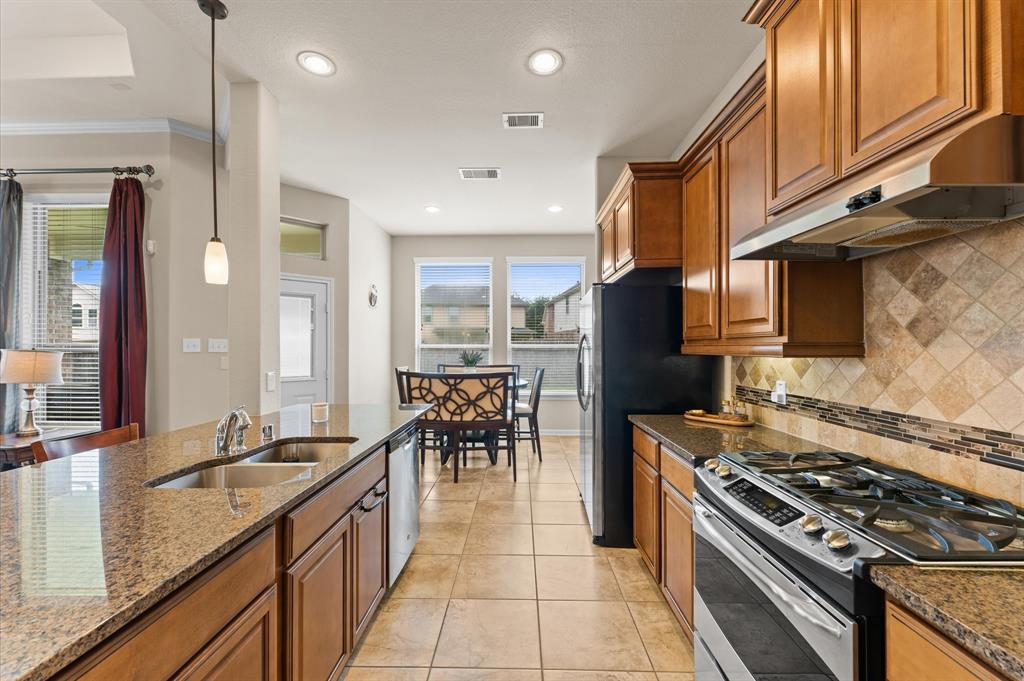 130 S Sawbridge Circle, Spring, Texas image 13