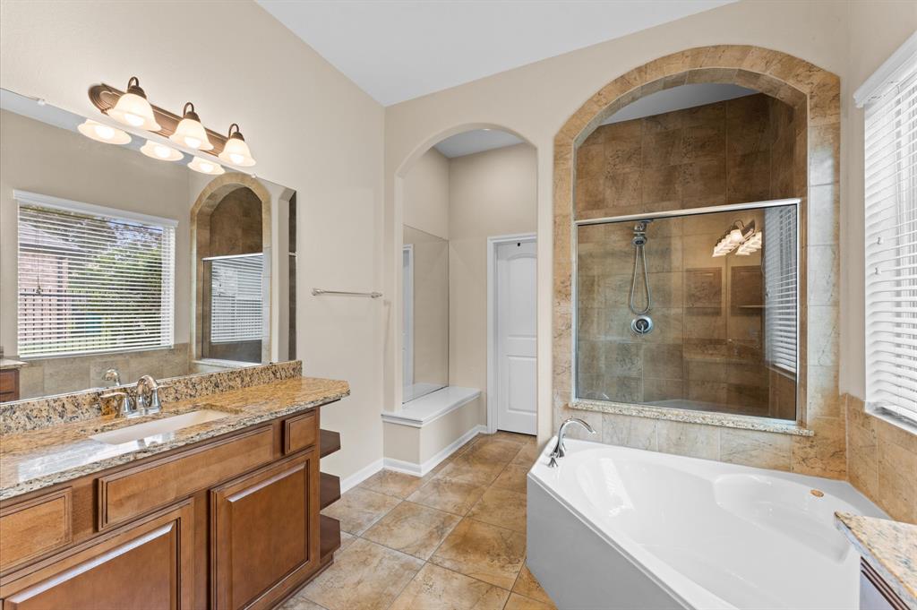 130 S Sawbridge Circle, Spring, Texas image 24