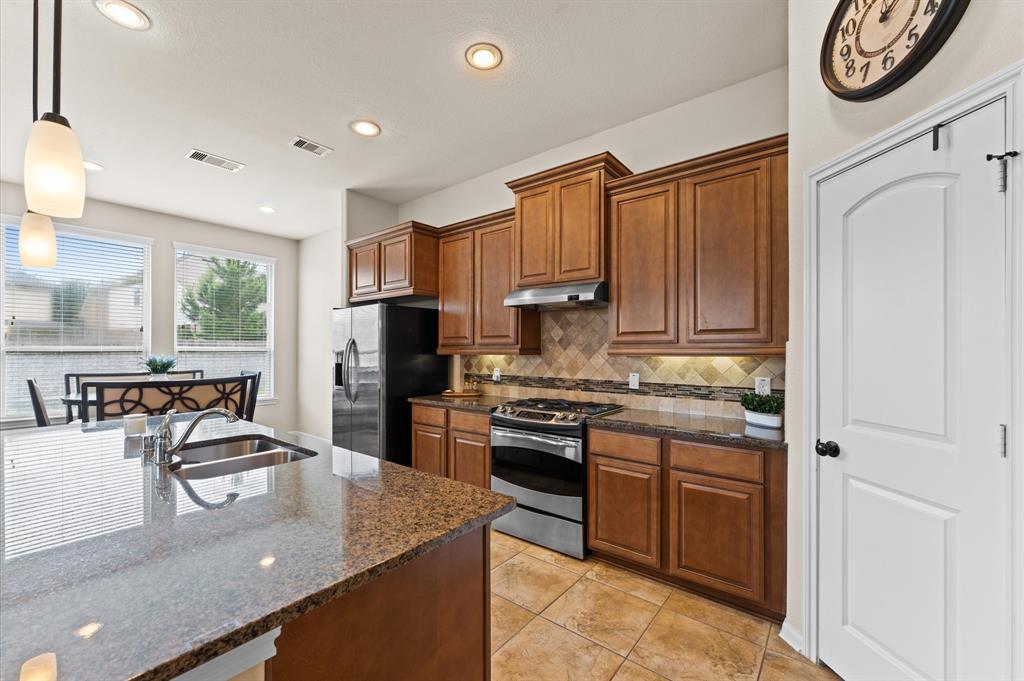 130 S Sawbridge Circle, Spring, Texas image 11