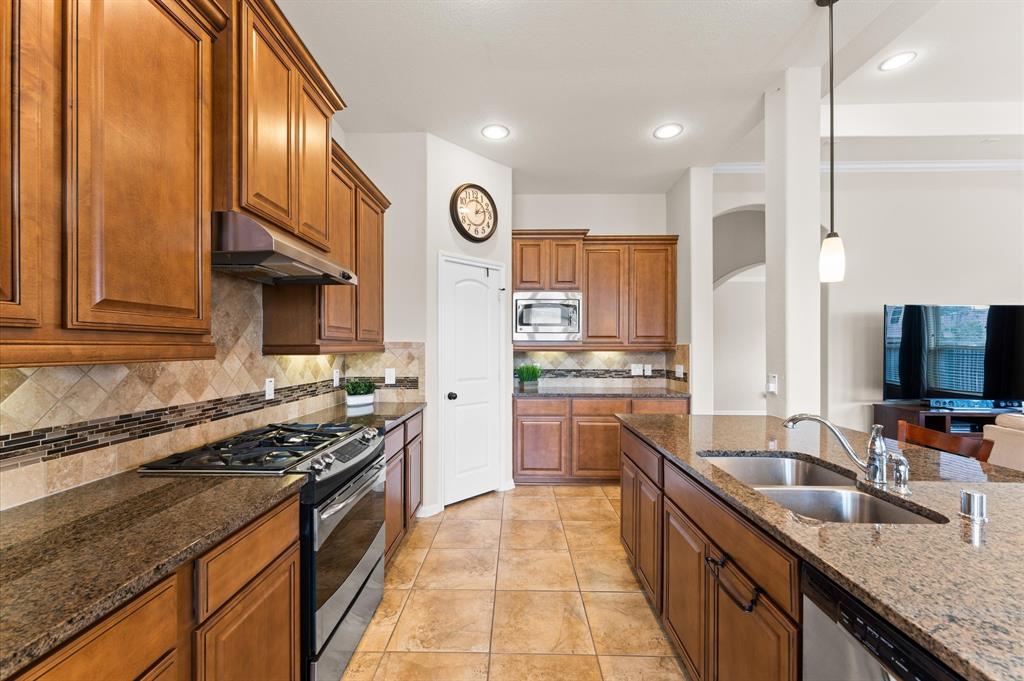 130 S Sawbridge Circle, Spring, Texas image 12