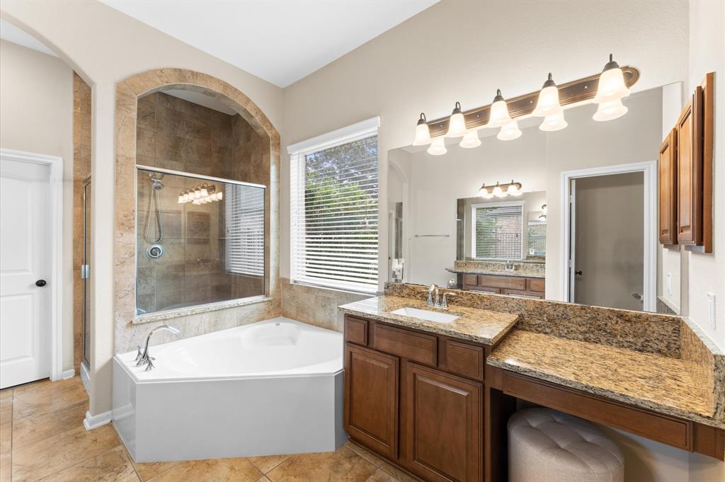 130 S Sawbridge Circle, Spring, Texas image 23