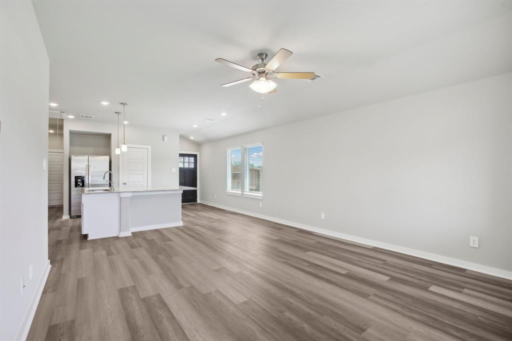 348 Willow Sage Court, Montgomery, Texas image 5