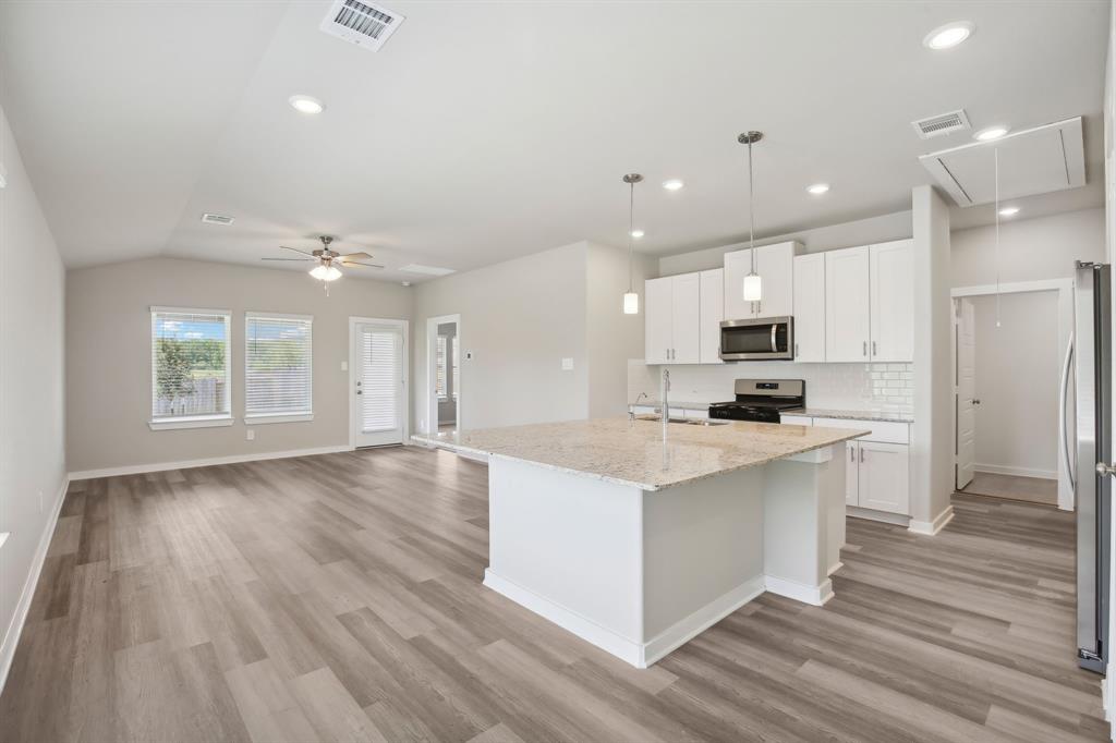 348 Willow Sage Court, Montgomery, Texas image 3
