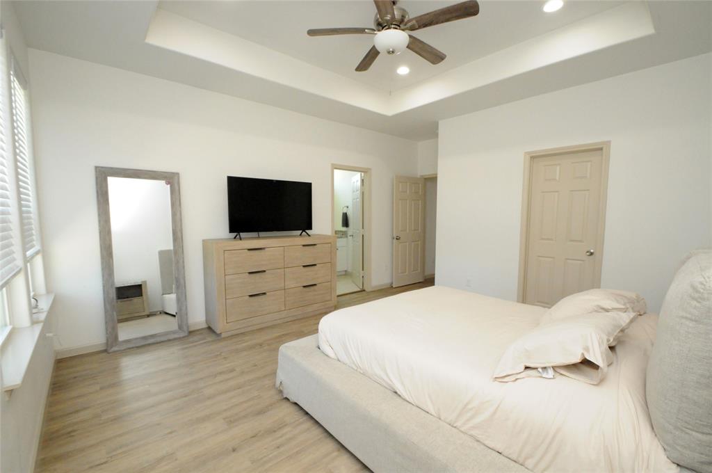 2115 Esther Drive, Houston, Texas image 9