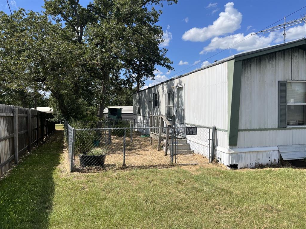 Photo 3 of 20 of 435 Leaning Oak Lane mobile home