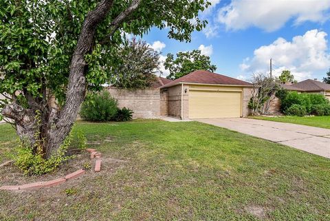 Photo of 3926 Summit Valley Drive, Houston, TX 77082 (MLS # 76106754)