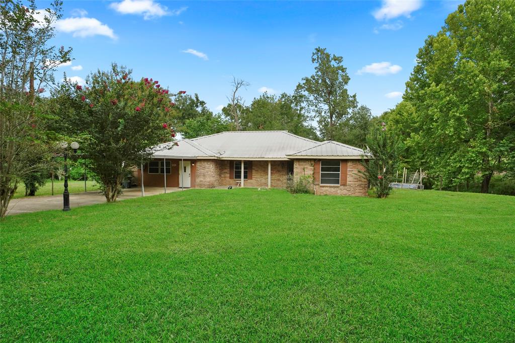 101 Walnut Drive, Coldspring, Texas image 1