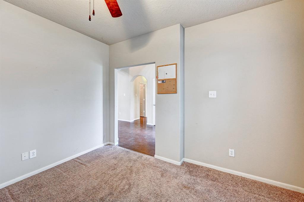 1752 Cypress Meadows Drive, Dickinson, Texas image 11