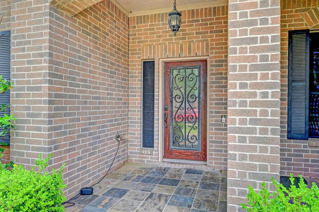 1752 Cypress Meadows Drive, Dickinson, Texas image 4