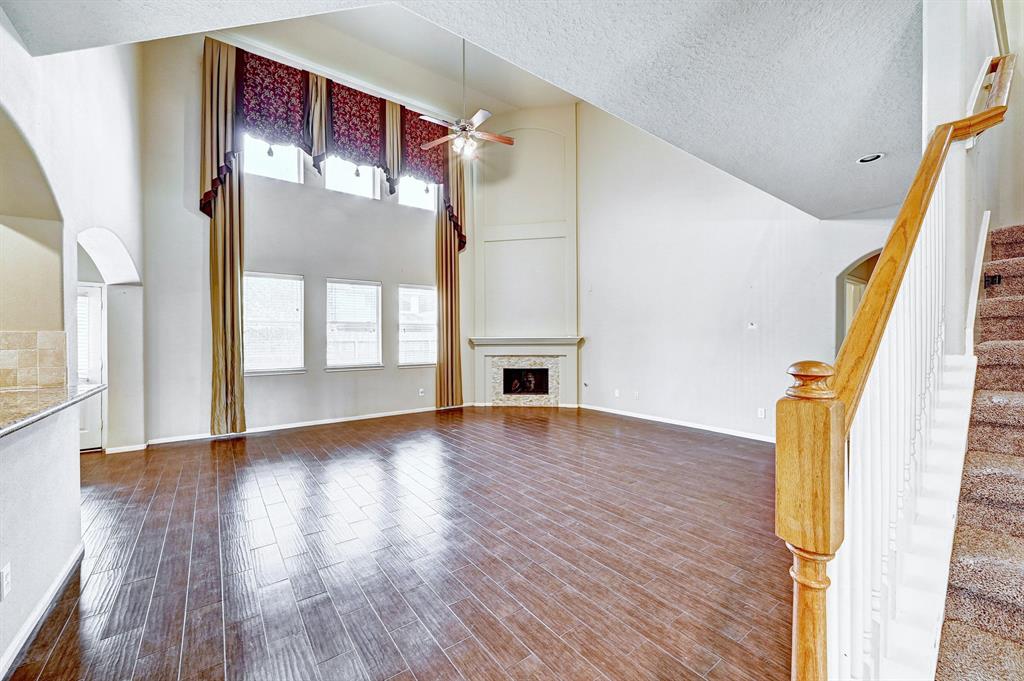 1752 Cypress Meadows Drive, Dickinson, Texas image 15