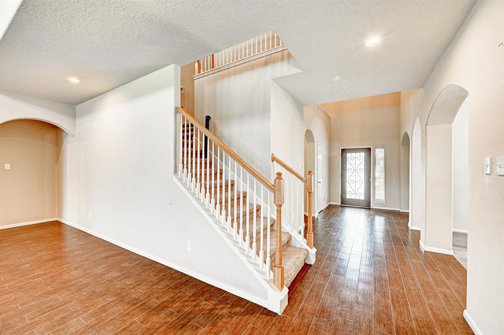 1752 Cypress Meadows Drive, Dickinson, Texas image 18