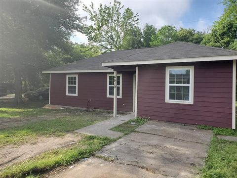 Photo of 4910 Southwind Street, Houston, TX 77033 (MLS # 96951063) Photo of 4910 Southwind Street, Houston, TX 77033 (MLS # 96951063)
