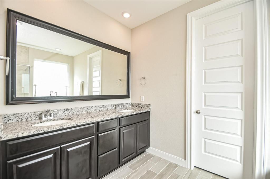 5803 Platinum Lakes Court, Rosenberg, Texas image 13
