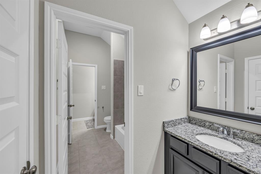 5803 Platinum Lakes Court, Rosenberg, Texas image 18