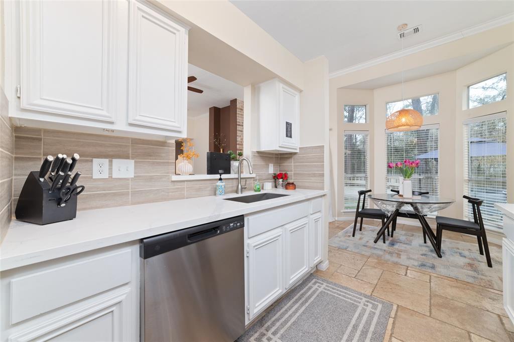 36 N Rain Forest Court, Spring, Texas image 10