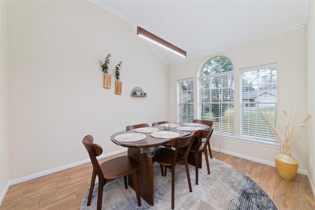 36 N Rain Forest Court, Spring, Texas image 5