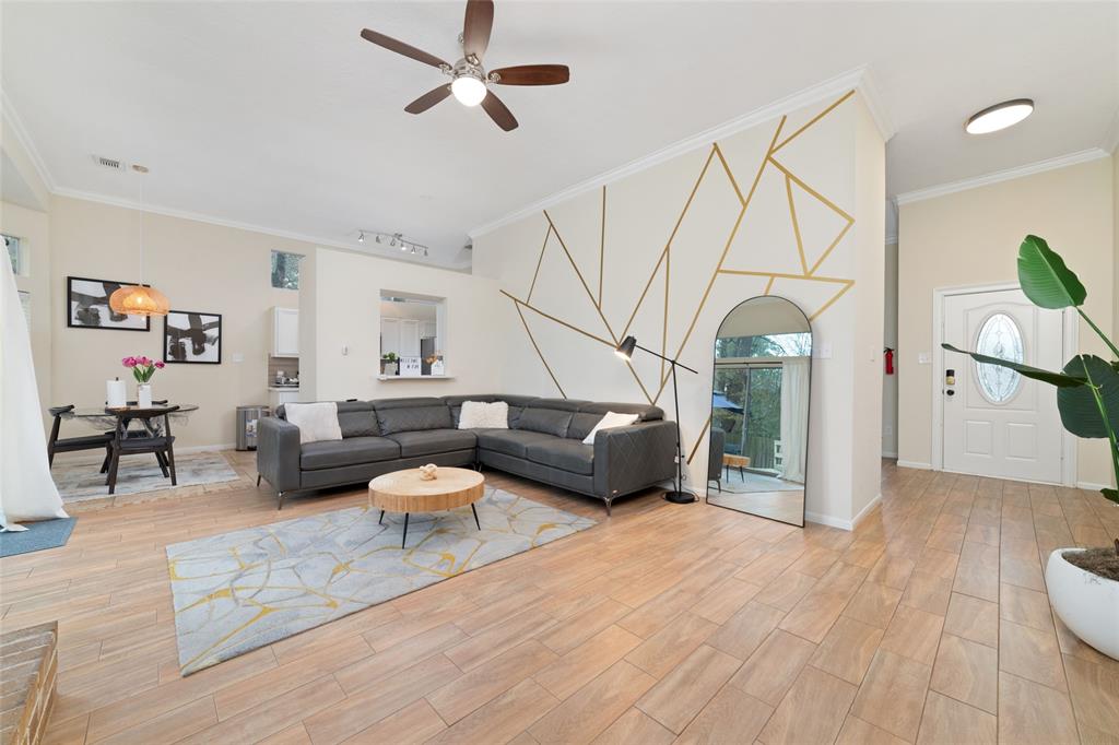 36 N Rain Forest Court, Spring, Texas image 3