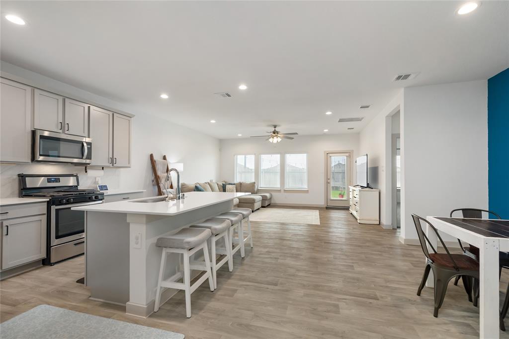 502 Rain Cloud Drive, Baytown, Texas image 4