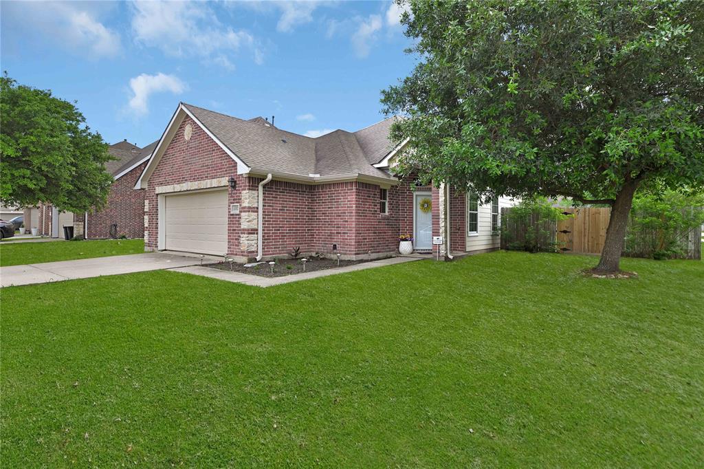 4802 Flamingo Bay Circle, Baytown, Texas image 1