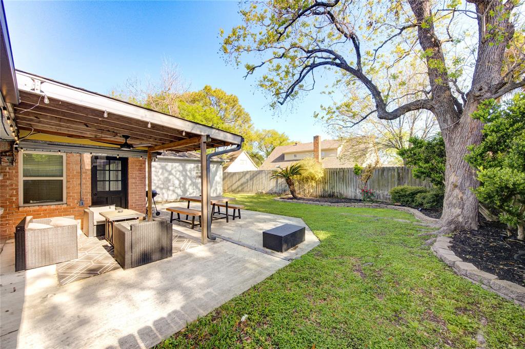11506 Brook Meadows Lane, Meadows Place, Texas image 29