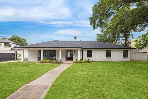 Single Family Residence in Houston TX 5658 Del Monte Drive.jpg