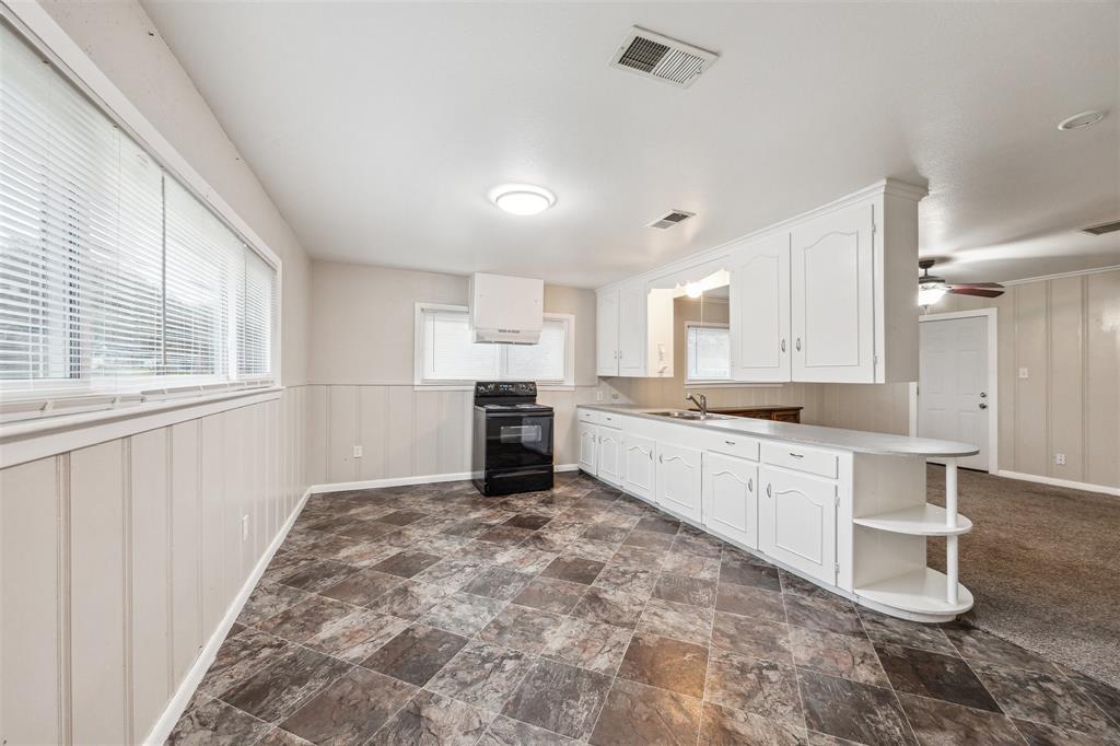 1445 Kosse Street, Hempstead, Texas image 9