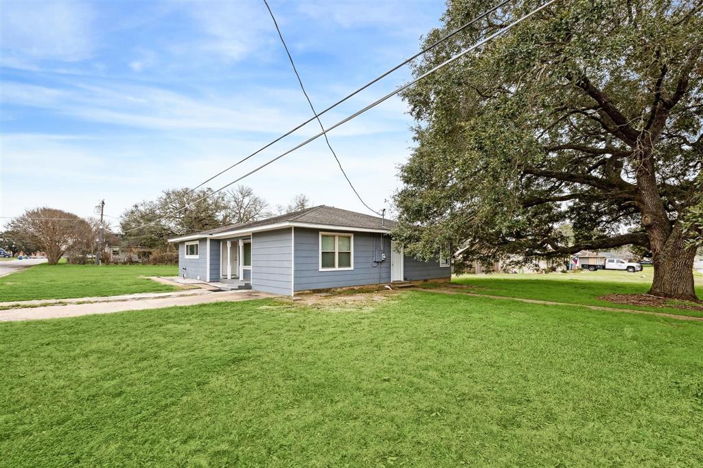 1445 Kosse Street, Hempstead, Texas image 2