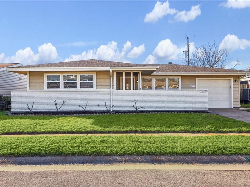 7205 Yucca Drive, Galveston, Texas image 2