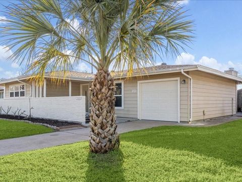 7205 Yucca Drive Galveston TX 77551
