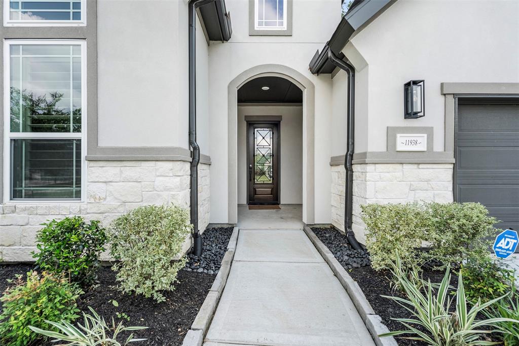 11938 Carillon Forest Drive, Humble, Texas image 2