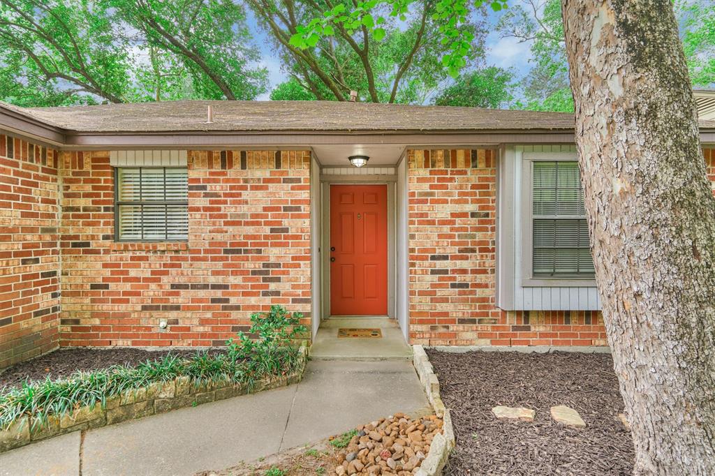 83 Summer Crest Circle, The Woodlands, Texas image 3