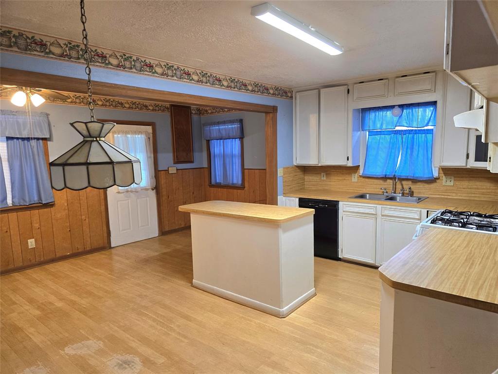 125 S Nugent Street, La Porte, Texas image 5